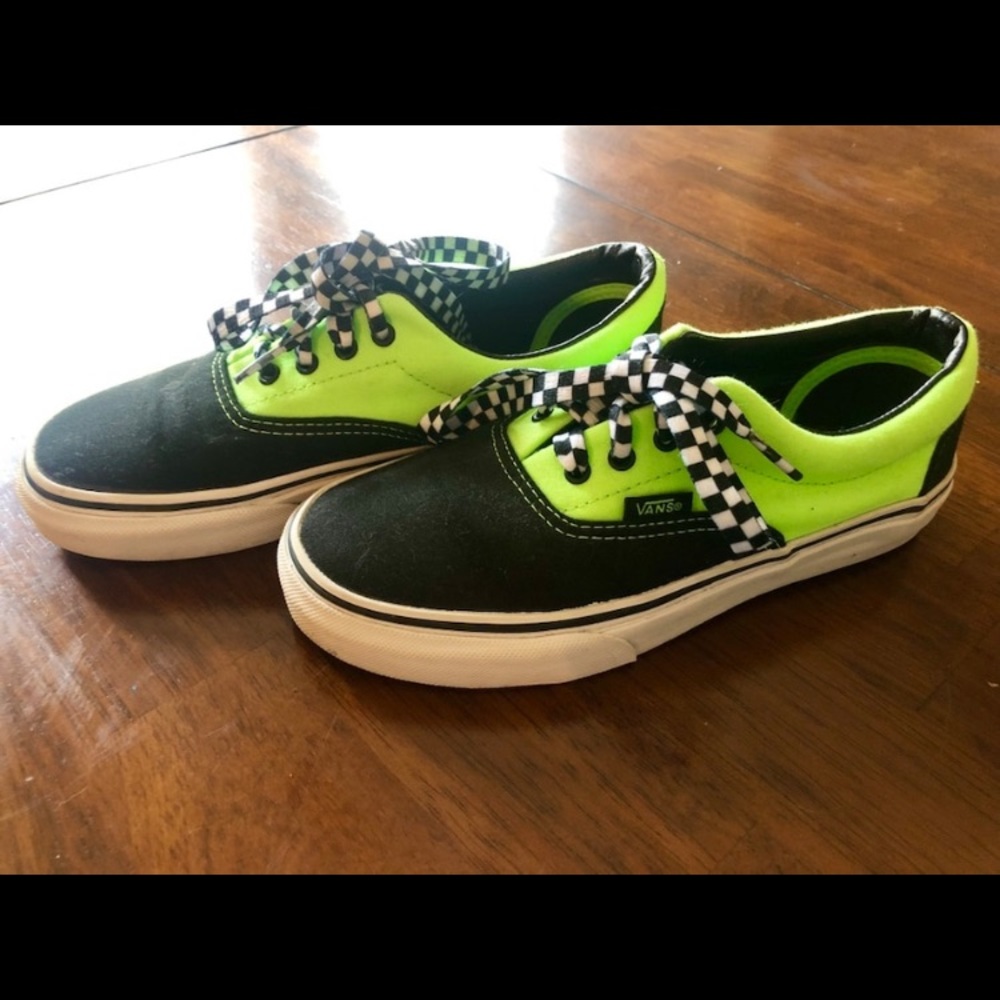 Kids VANS size 2.5 EUC.